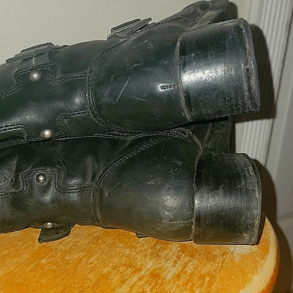 Boots - Picture 4 of 5